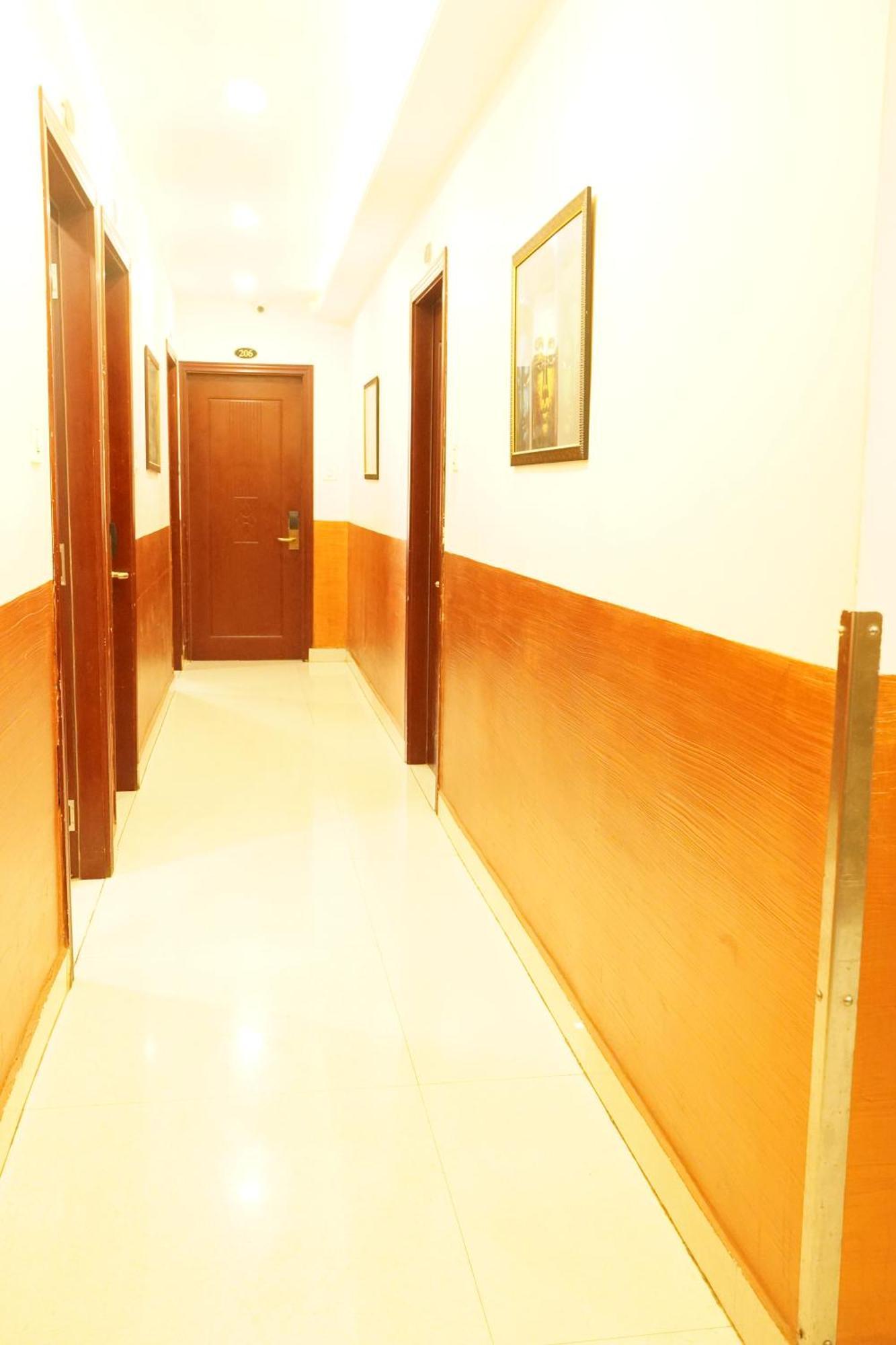 Hotel Eleven Heights ,Bhopál Kültér fotó